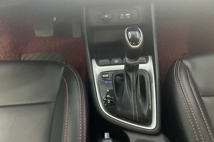 Used Hyundai Celesta 2018 1.6L Automatic GL Enjoyment Version China V Standard Interior 4