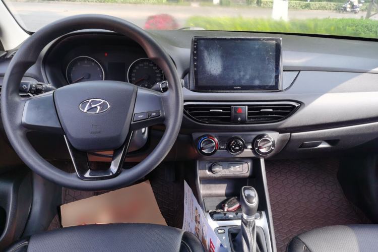 Used Hyundai Celesta 2018 1.6L Automatic GL Enjoyment Version China V Standard Center Console