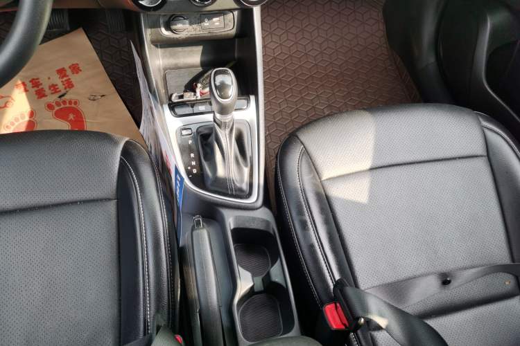 Used Hyundai Celesta 2018 1.6L Automatic GL Enjoyment Version China V Standard Gear Lever
