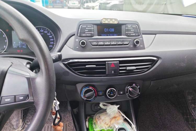 Used Hyundai Celesta 2018 1.6L Automatic GL Enjoyment Edition China VI compliant Audio And AC Panel