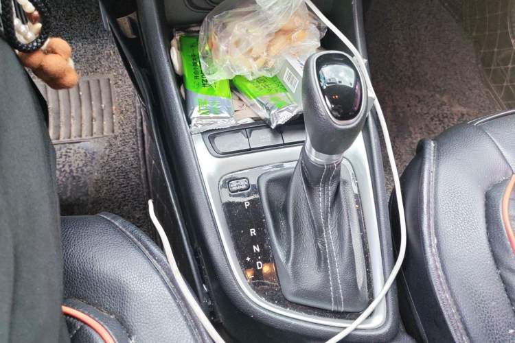 Used Hyundai Celesta 2018 1.6L Automatic GL Enjoyment Edition China VI compliant Gear Lever