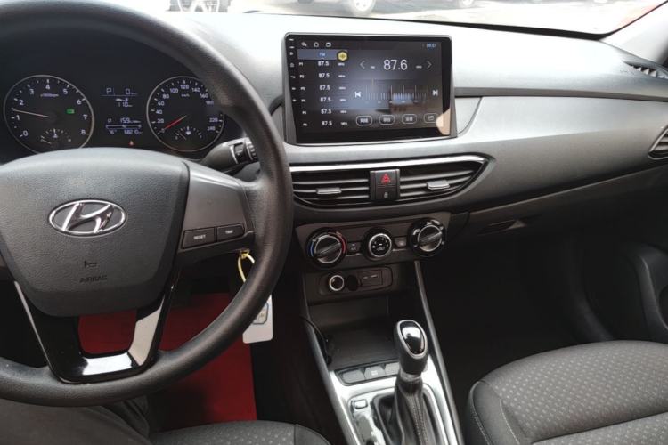 Used Hyundai Celesta 2018 1.6L Automatic GL Enjoyment Edition China VI compliant Center Console