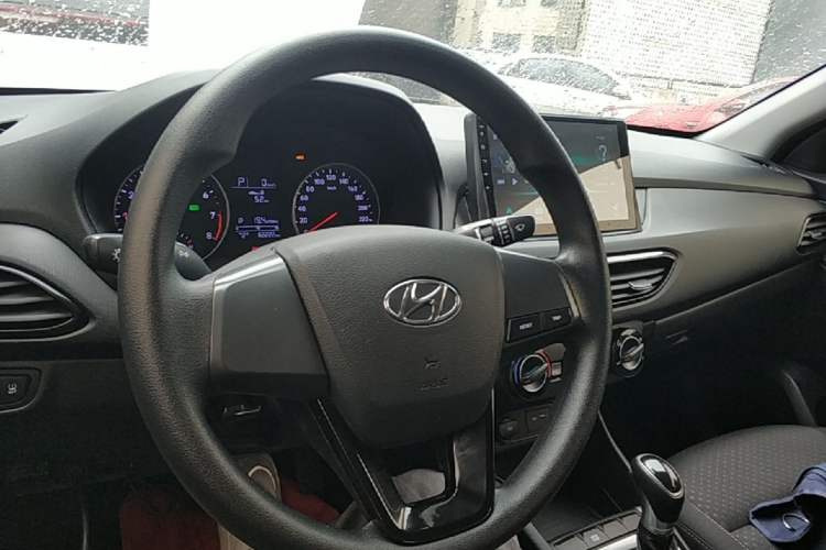 Used Hyundai Celesta 2018 1.6L Automatic GL Enjoyment Edition China VI compliant Center Console