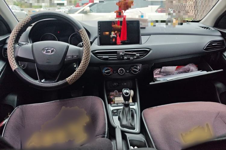 Used Hyundai Celesta 2018 1.6L Automatic GL Enjoyment Edition China VI compliant Center Console