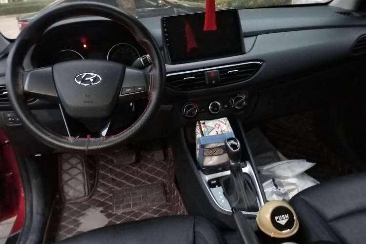Used Hyundai Celesta 2018 1.6L Automatic GL Enjoyment Version China V Standard Center Console
