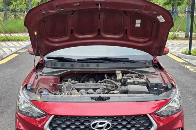 Used Hyundai Celesta 2018 1.6L Automatic GL Enjoyment Edition China VI compliant Engine Bay