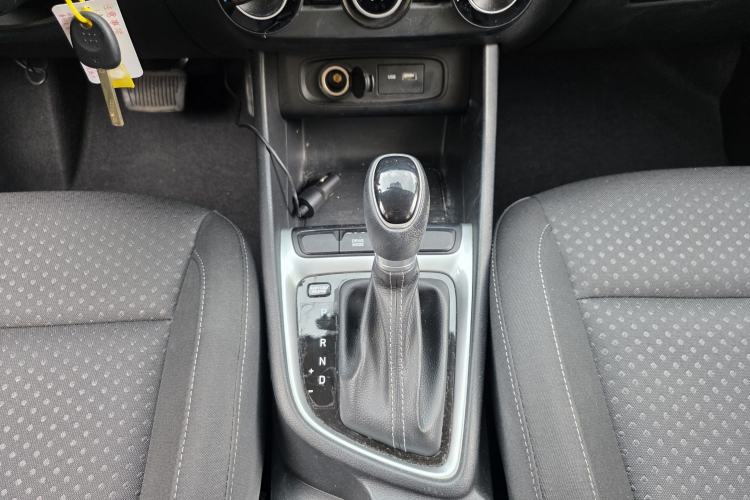 Used Hyundai Celesta 2018 1.6L Automatic GL Enjoyment Edition China VI compliant Gear Lever