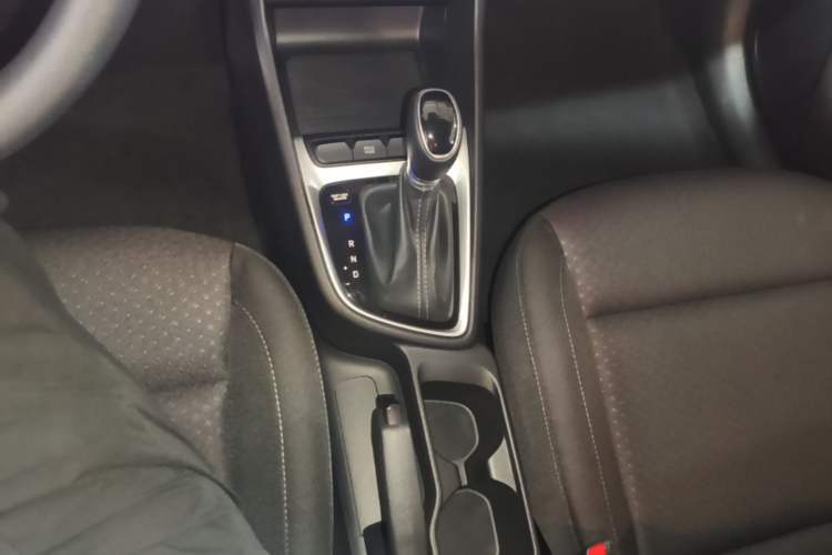 Used Hyundai Celesta 2018 1.6L Automatic GL Enjoyment Version China V Standard Gear Lever