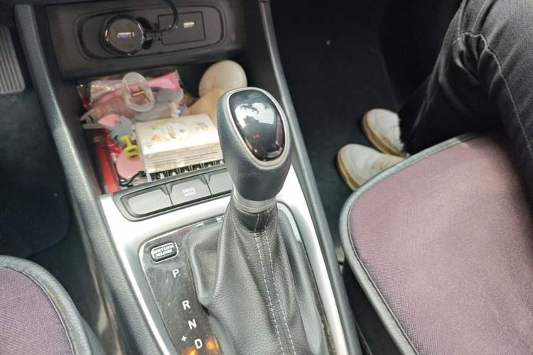 Used Hyundai Celesta 2018 1.6L Automatic GL Enjoyment Edition China VI compliant Gear Lever
