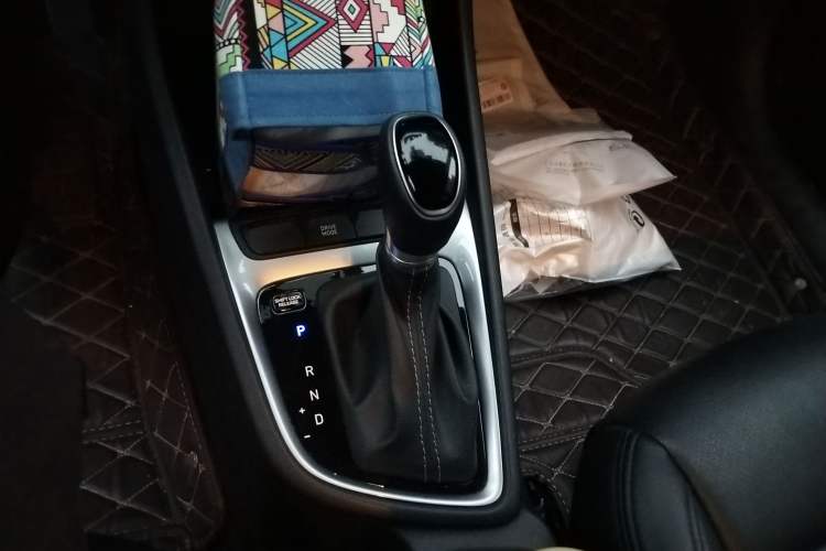 Used Hyundai Celesta 2018 1.6L Automatic GL Enjoyment Version China V Standard Gear Lever