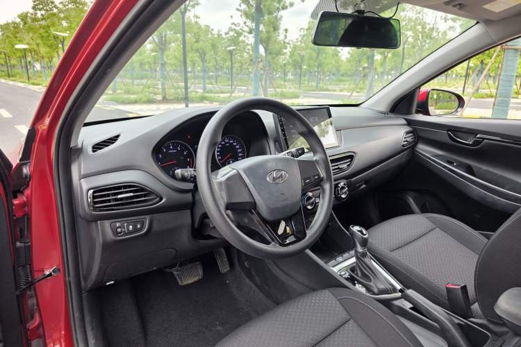 Used Hyundai Celesta 2018 1.6L Automatic GL Enjoyment Edition China VI compliant Interior 4
