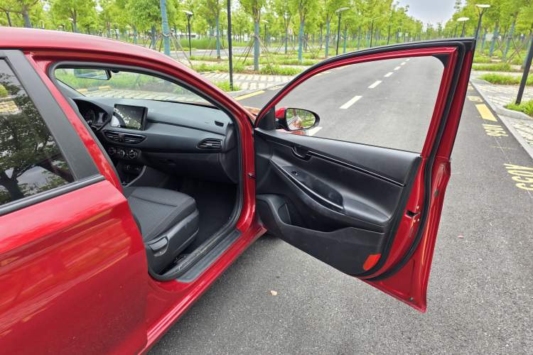Used Hyundai Celesta 2018 1.6L Automatic GL Enjoyment Edition China VI compliant Interior 7