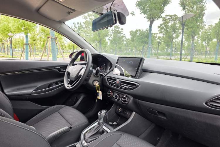 Used Hyundai Celesta 2018 1.6L Automatic GL Enjoyment Edition China VI compliant Interior 8