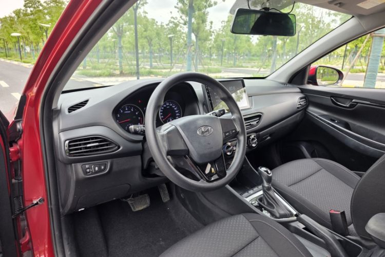 Used Hyundai Celesta 2018 1.6L Automatic GL Enjoyment Edition China VI compliant Interior 8