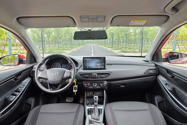 Used Hyundai Celesta 2018 1.6L Automatic GL Enjoyment Edition China VI compliant Interior 9