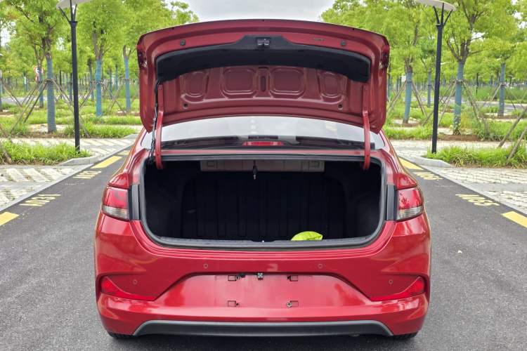 Used Hyundai Celesta 2018 1.6L Automatic GL Enjoyment Edition China VI compliant Trunk