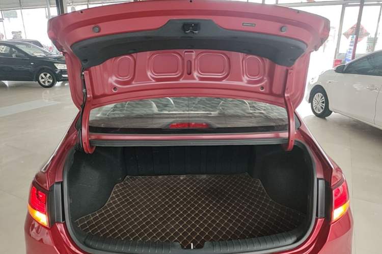 Used Hyundai Celesta 2018 1.6L Automatic GL Enjoyment Edition China VI compliant Trunk