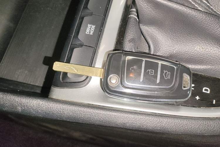 Used Hyundai Celesta 2018 1.6L Automatic GL Enjoyment Edition China VI compliant Vehicle Key