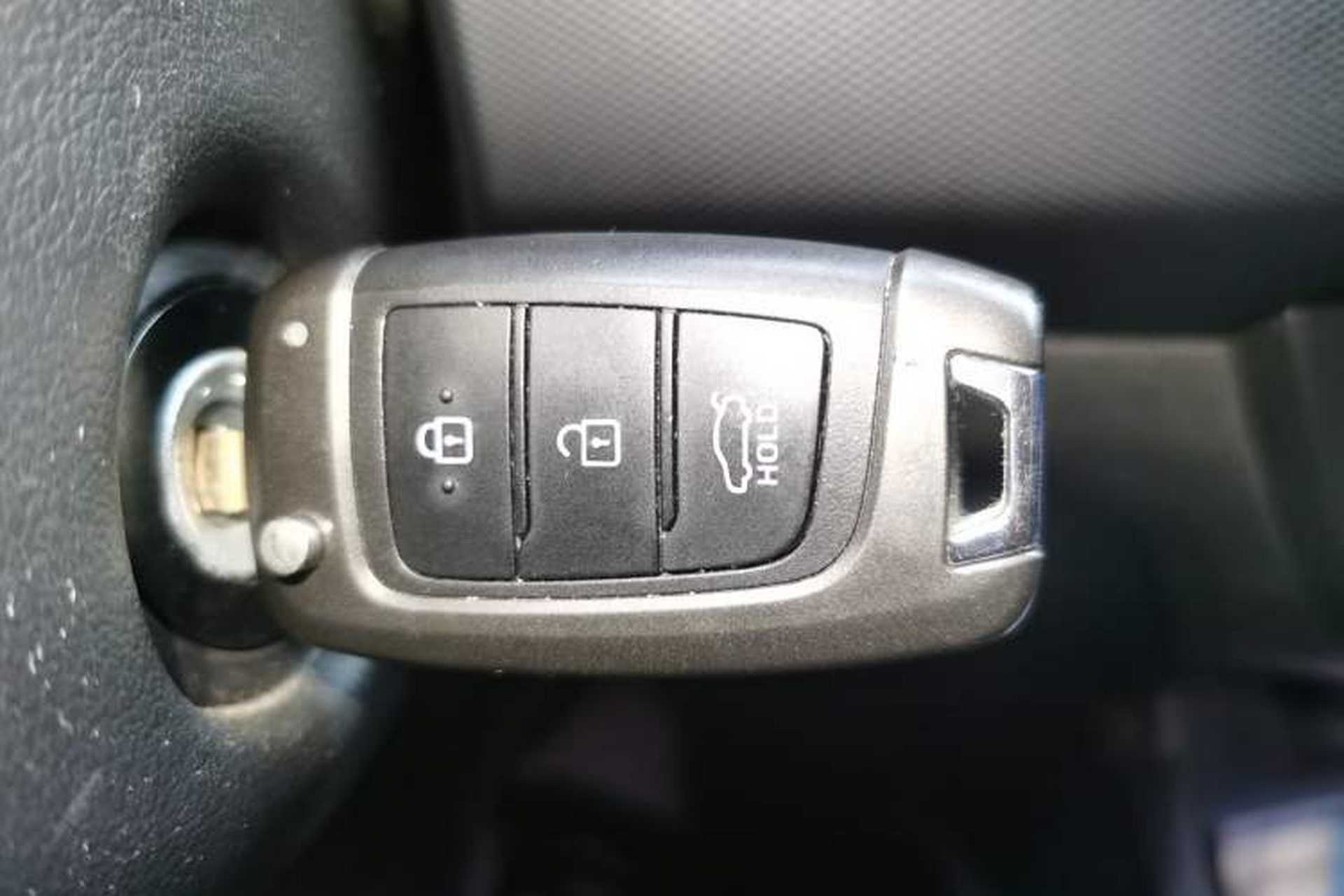 Used Hyundai Celesta 2018 1.6L Automatic GL Enjoyment Version China V Standard Vehicle Key