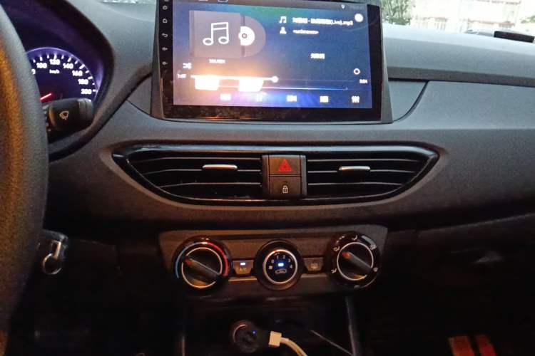 Used Hyundai Celesta 2018 1.6L Automatic GL Enjoyment Edition China VI compliant Audio And AC Panel