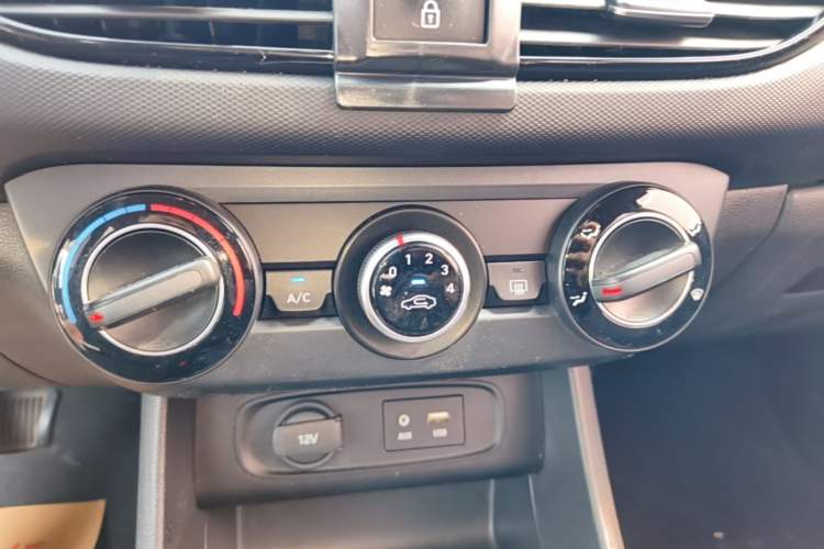 Used Hyundai Celesta 2018 1.6L Automatic GL Enjoyment Edition China VI compliant Audio And AC Panel