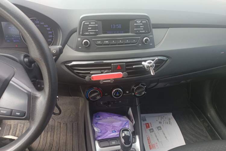 Used Hyundai Celesta 2018 1.6L Automatic GL Enjoyment Edition China VI compliant Audio And AC Panel