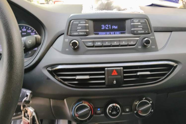 Used Hyundai Celesta 2018 1.6L Automatic GL Enjoyment Edition China VI compliant Audio And AC Panel