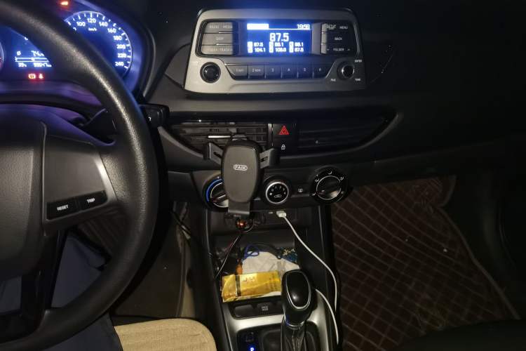 Used Hyundai Celesta 2018 1.6L Automatic GL Enjoyment Edition China VI compliant Audio And AC Panel