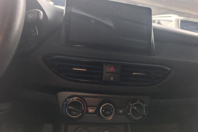 Used Hyundai Celesta 2018 1.6L Automatic GL Enjoyment Version China V Standard Audio And AC Panel