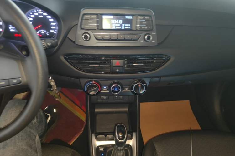 Used Hyundai Celesta 2018 1.6L Automatic GL Enjoyment Version China V Standard Audio And AC Panel