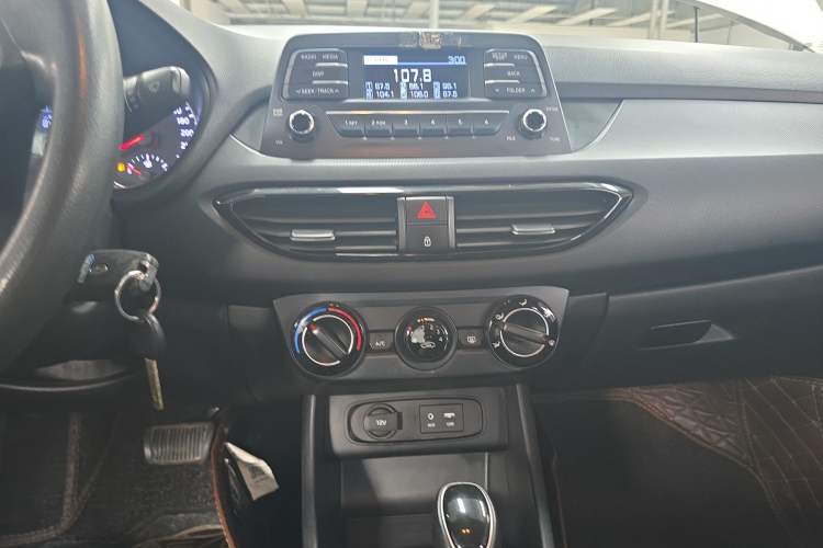 Used Hyundai Celesta 2018 1.6L Automatic GL Enjoyment Version China V Standard Audio And AC Panel