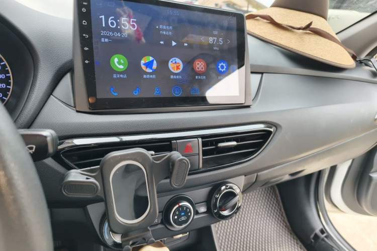 Used Hyundai Celesta 2018 1.6L Automatic GL Enjoyment Version China V Standard Audio And AC Panel