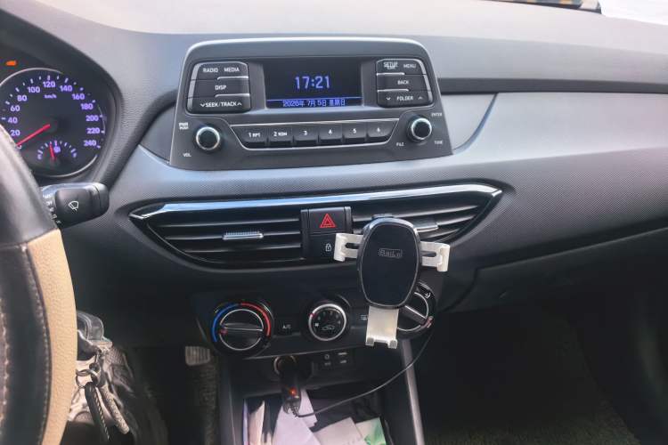 Used Hyundai Celesta 2018 1.6L Automatic GL Enjoyment Edition China VI compliant Audio And AC Panel