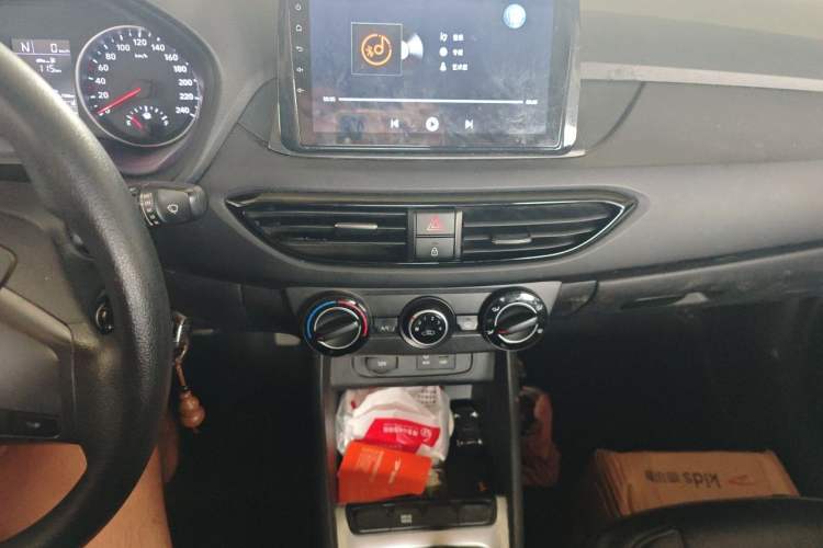 Used Hyundai Celesta 2018 1.6L Automatic GL Enjoyment Version China V Standard Audio And AC Panel