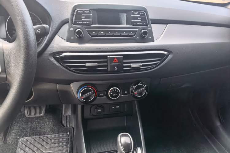 Used Hyundai Celesta 2018 1.6L Automatic GL Enjoyment Edition China VI compliant Audio And AC Panel