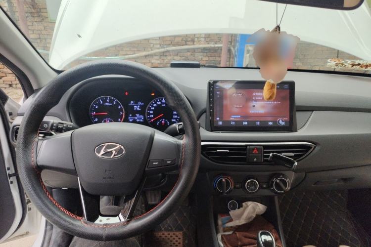 Used Hyundai Celesta 2018 1.6L Automatic GL Enjoyment Edition China VI compliant Center Console