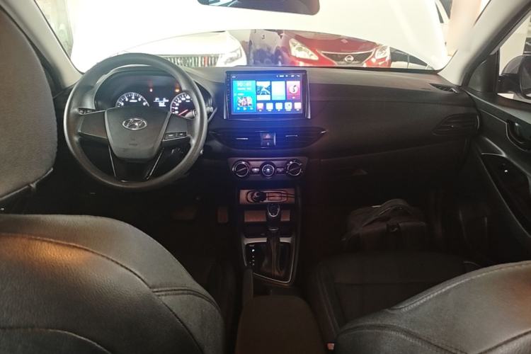 Used Hyundai Celesta 2018 1.6L Automatic GL Enjoyment Edition China VI compliant Center Console