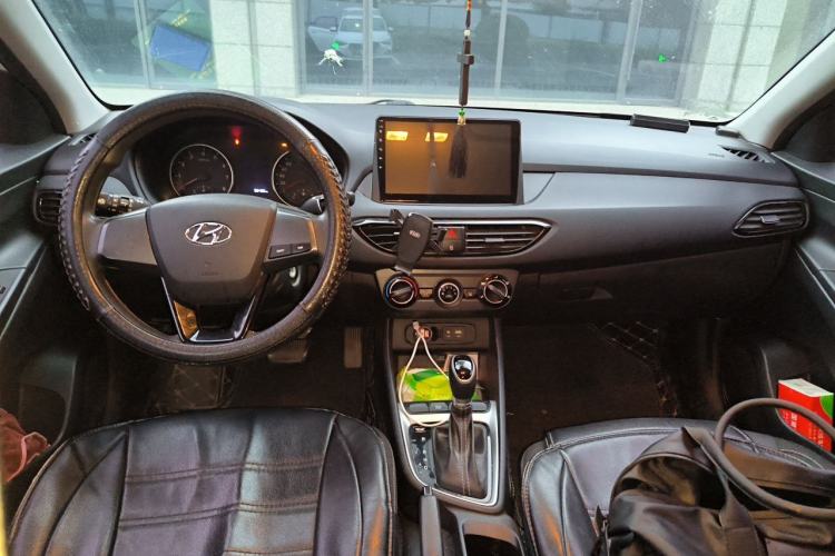 Used Hyundai Celesta 2018 1.6L Automatic GL Enjoyment Version China V Standard Center Console