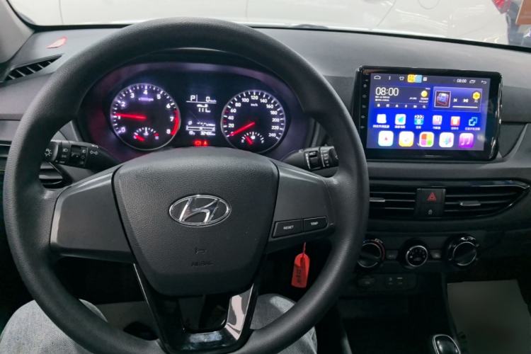 Used Hyundai Celesta 2018 1.6L Automatic GL Enjoyment Edition China VI compliant Center Console
