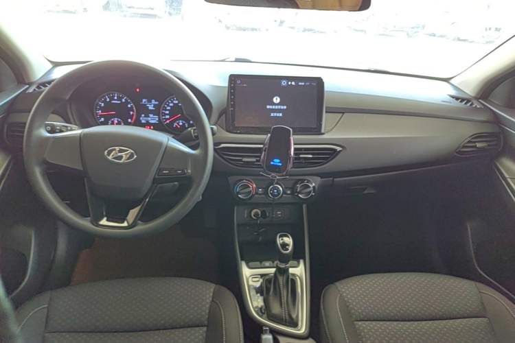 Used Hyundai Celesta 2018 1.6L Automatic GL Enjoyment Version China V Standard Center Console