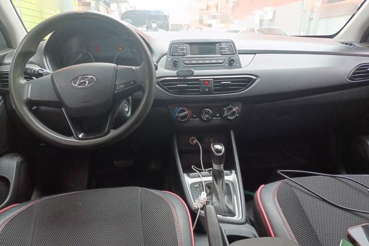 Used Hyundai Celesta 2018 1.6L Automatic GL Enjoyment Version China V Standard Center Console