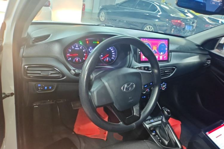 Used Hyundai Celesta 2018 1.6L Automatic GL Enjoyment Edition China VI compliant Center Console