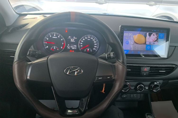 Used Hyundai Celesta 2018 1.6L Automatic GL Enjoyment Edition China VI compliant Center Console