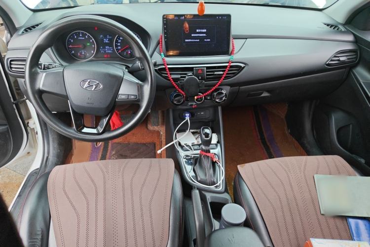 Used Hyundai Celesta 2018 1.6L Automatic GL Enjoyment Edition China VI compliant Center Console