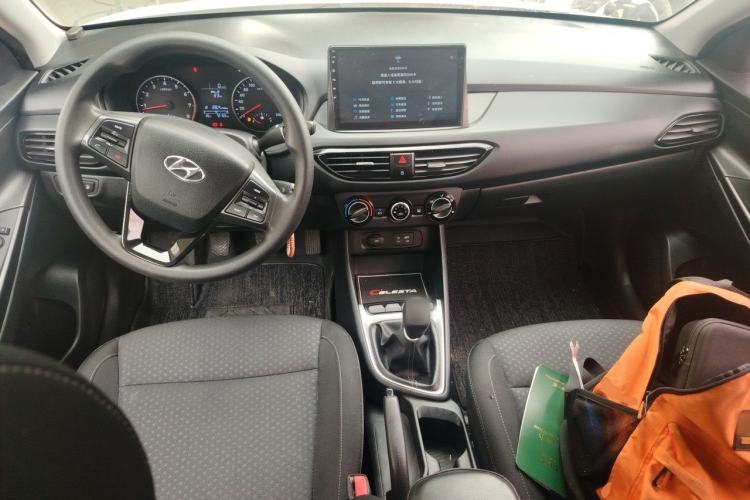 Used Hyundai Celesta 2018 1.6L Manual Enjoyment Version GLS China V Standard Center Console