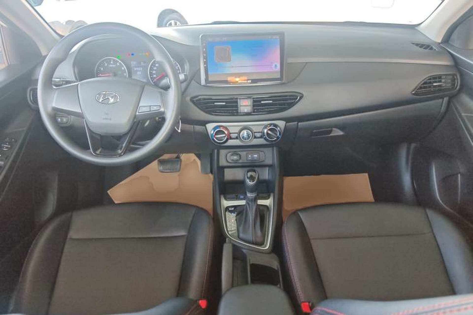 Used Hyundai Celesta 2018 1.6L Automatic GL Enjoyment Version China V Standard Center Console