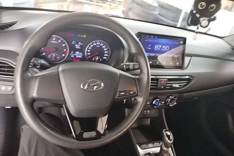 Used Hyundai Celesta 2018 1.6L Automatic GL Enjoyment Version China V Standard Center Console