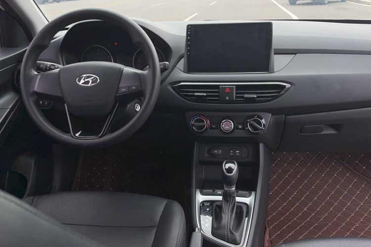 Used Hyundai Celesta 2018 1.6L Automatic GL Enjoyment Edition China VI compliant Center Console