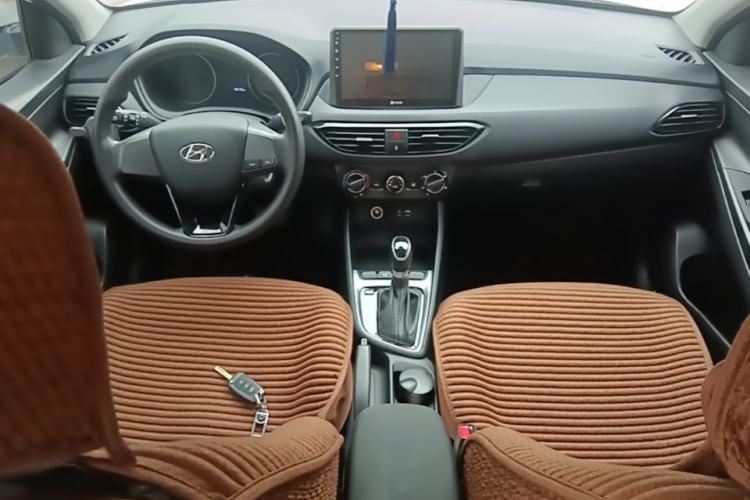 Used Hyundai Celesta 2018 1.6L Automatic GL Enjoyment Version China V Standard Center Console