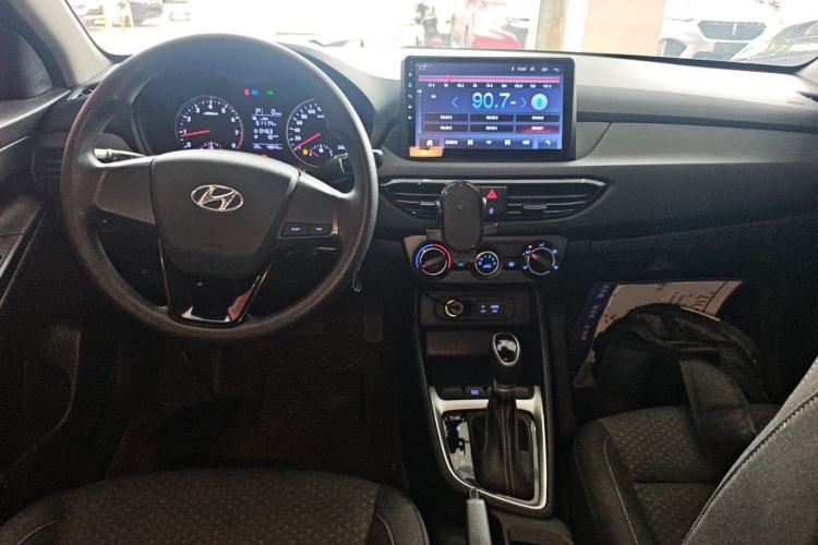 Used Hyundai Celesta 2018 1.6L Automatic GL Enjoyment Version China V Standard Center Console